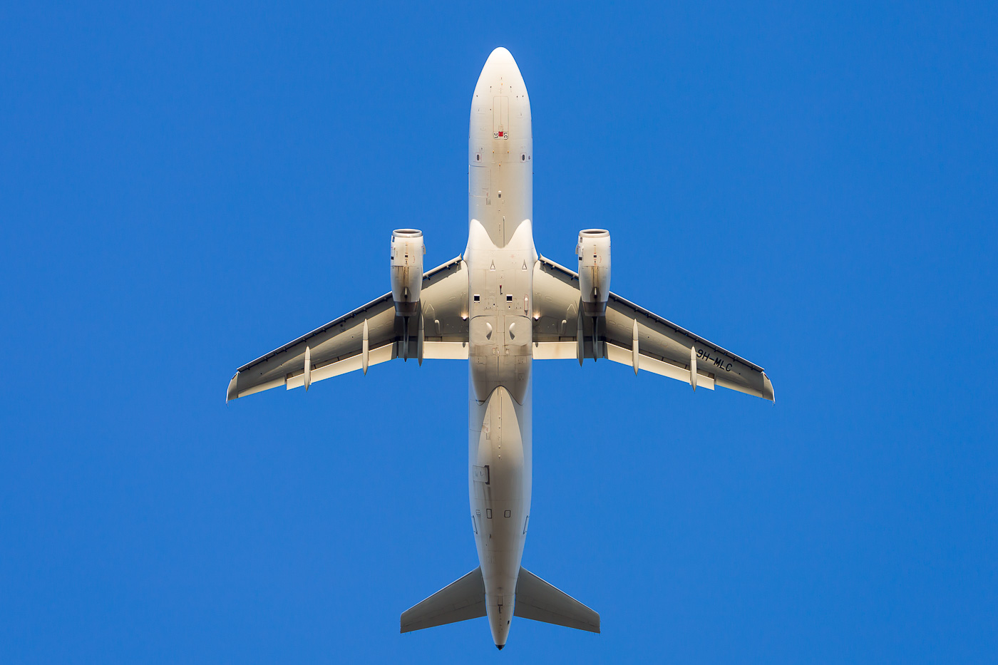 9H-MLC - Avion Express Malta Airbus A320