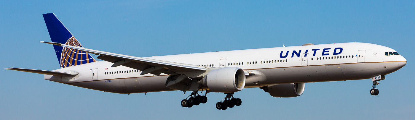 N2136U - United Boeing 777-300