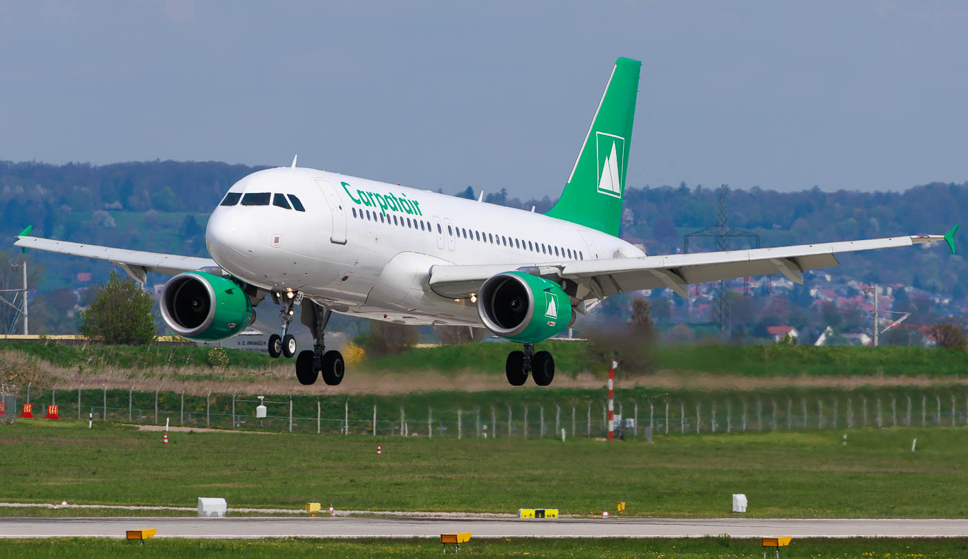 YR-ABA - Carpatair Airbus A319