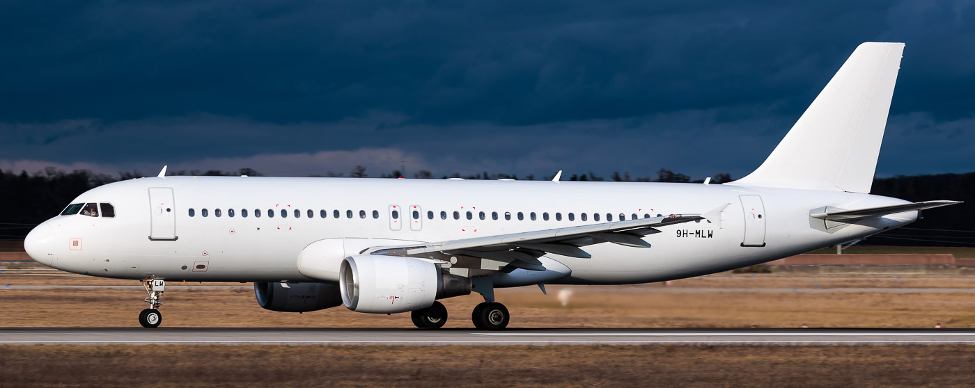 9H-MLW - Avion Express Malta Airbus A320