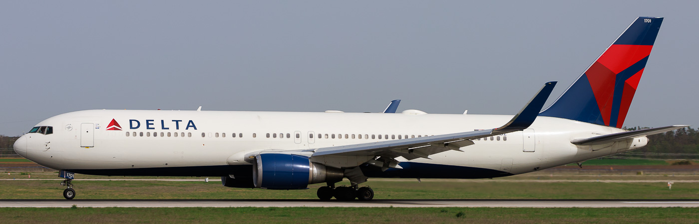 N171DZ - Delta Boeing 767-300