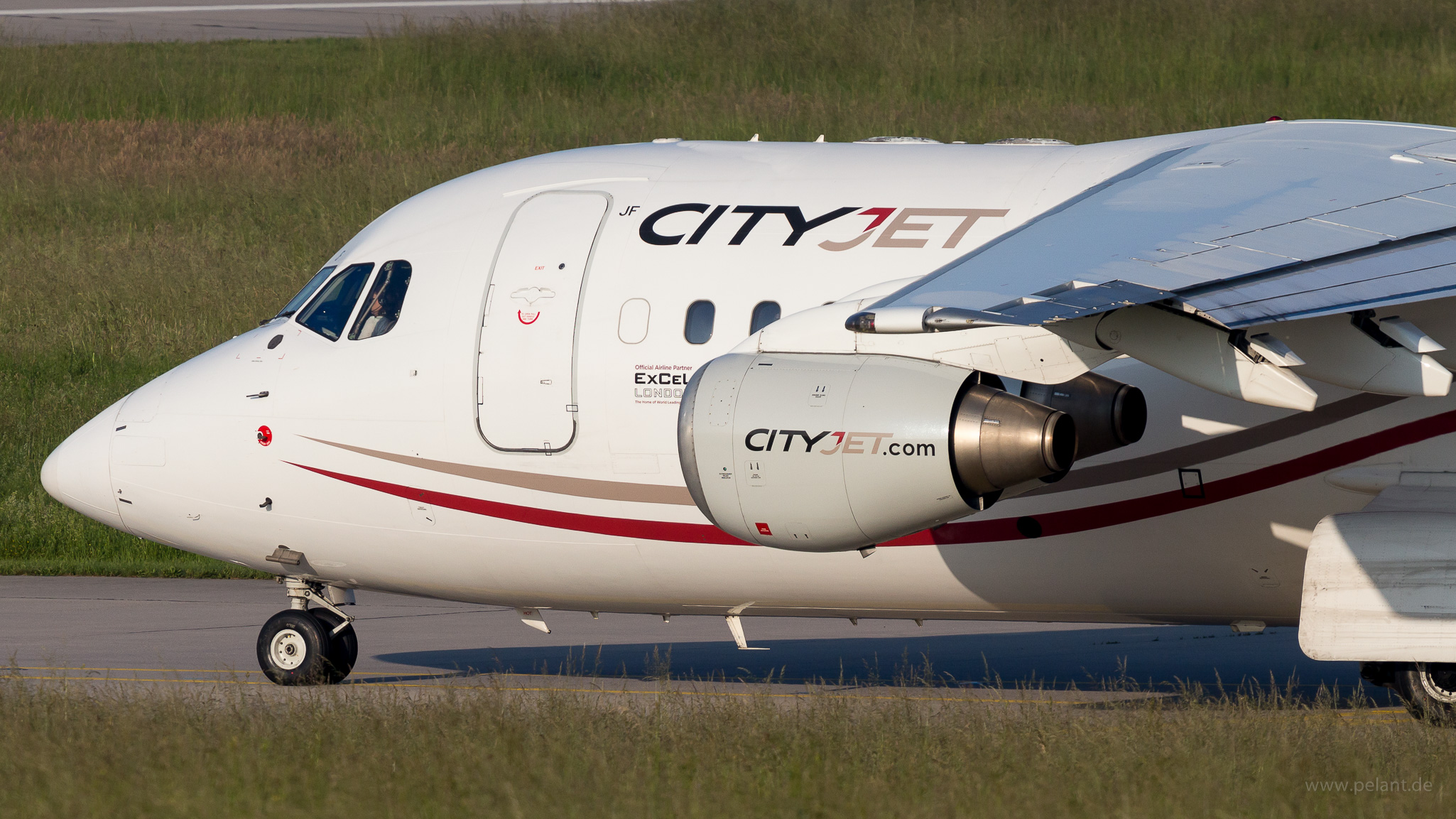 EI-RJF CityJet Avro RJ85 in Stuttgart / STR