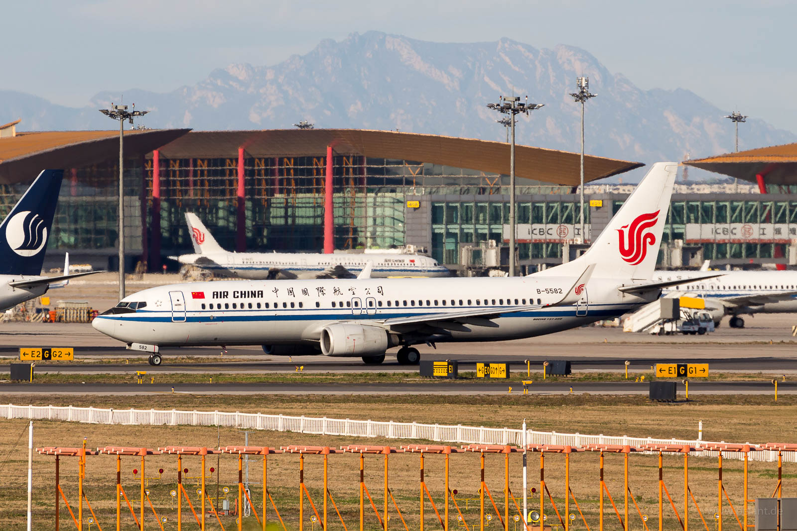 B-5582 Air China Boeing 737-89L in Peking / PEK