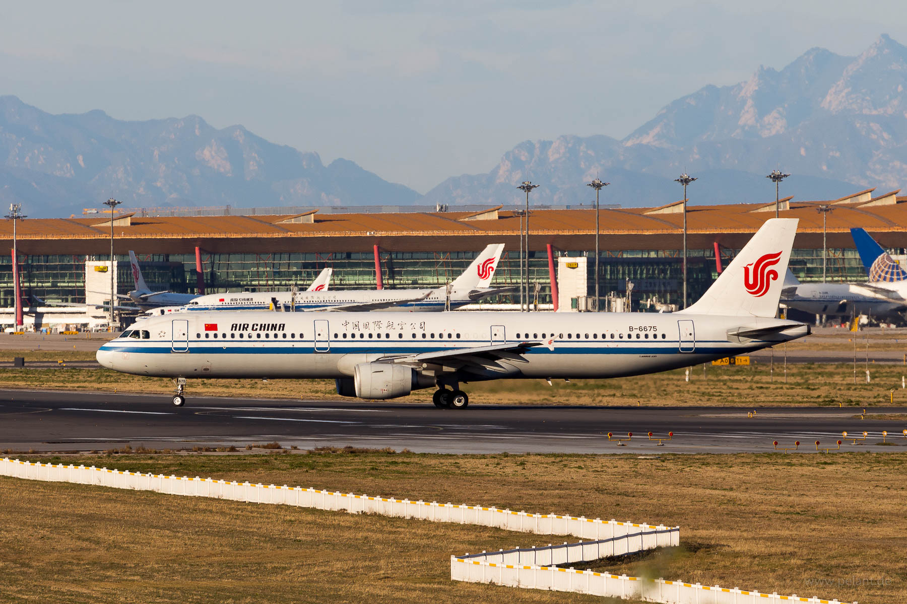 B-6675 Air China Airbus A321-213 in Peking / PEK