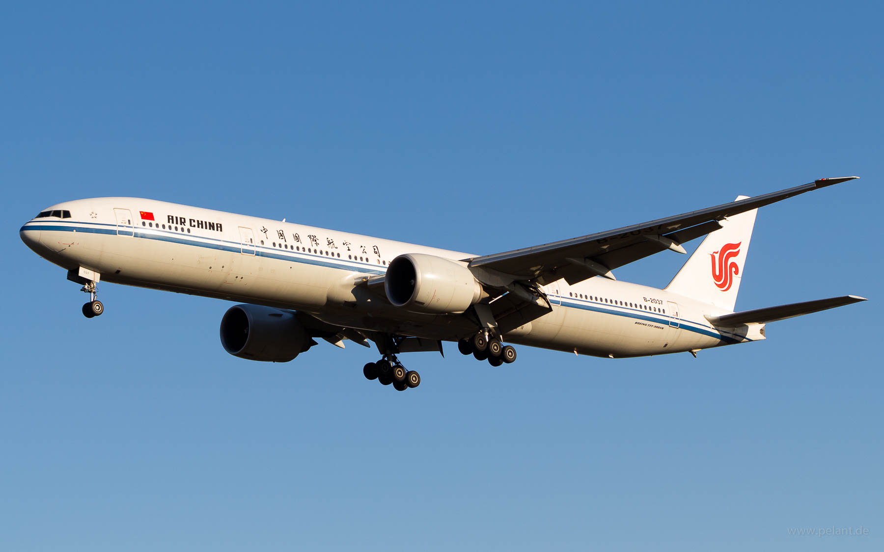 B-2037 Air China Boeing 777-39LER in Peking / PEK