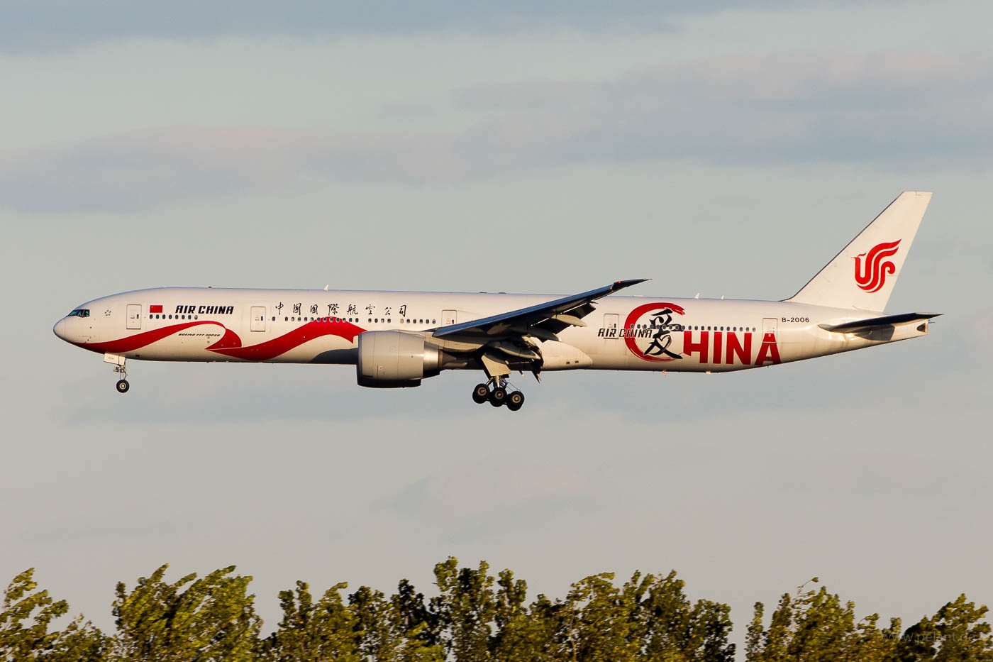 B-2006 Air China Boeing 777-39LER in Peking / PEK (Love China Livery)