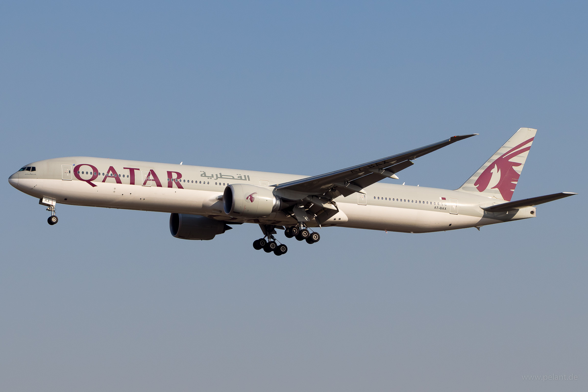 A7-BAX Qatar Airways Boeing 777-3DZER in Peking / PEK