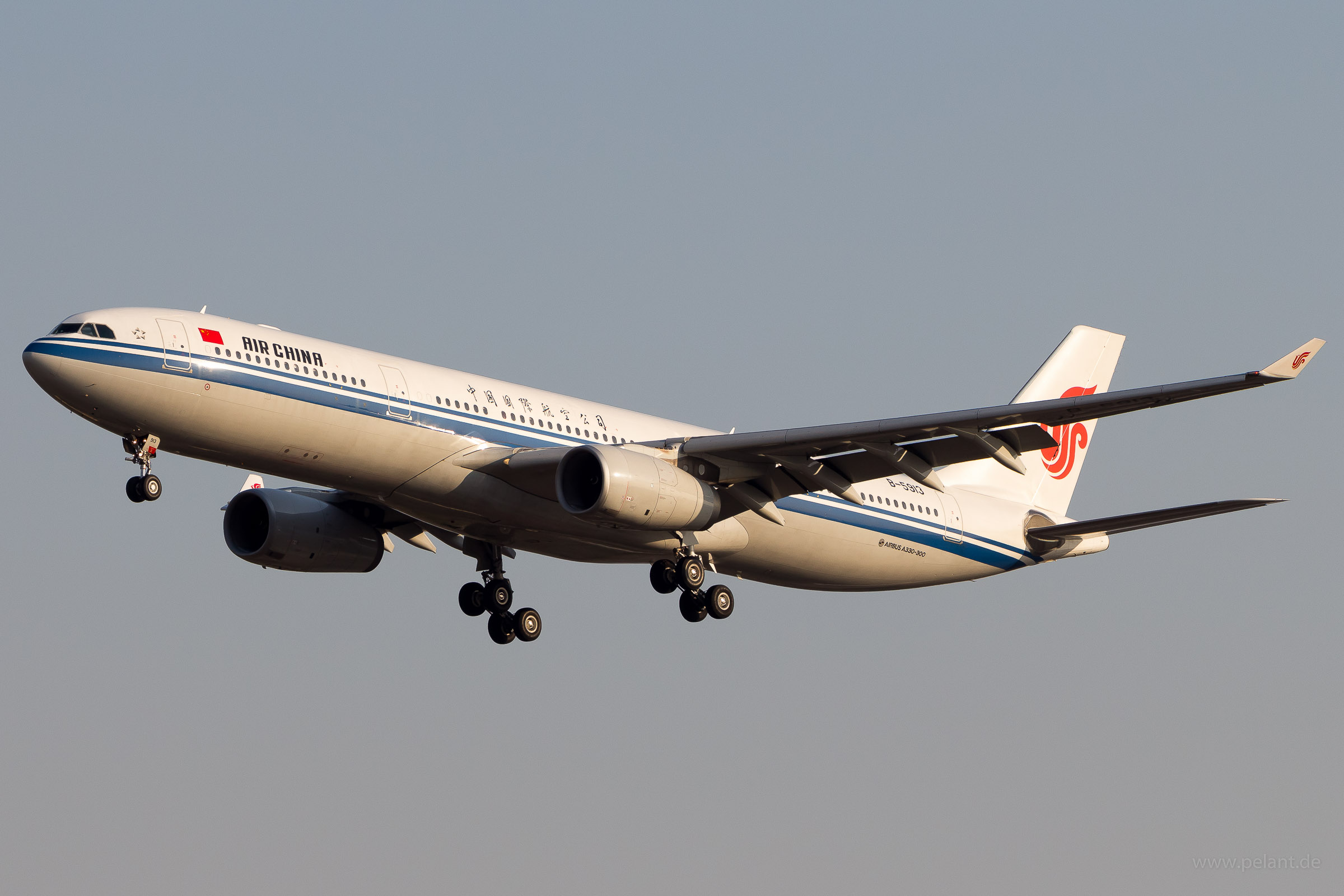 B-5913 Air China Airbus A330-343 in Peking / PEK