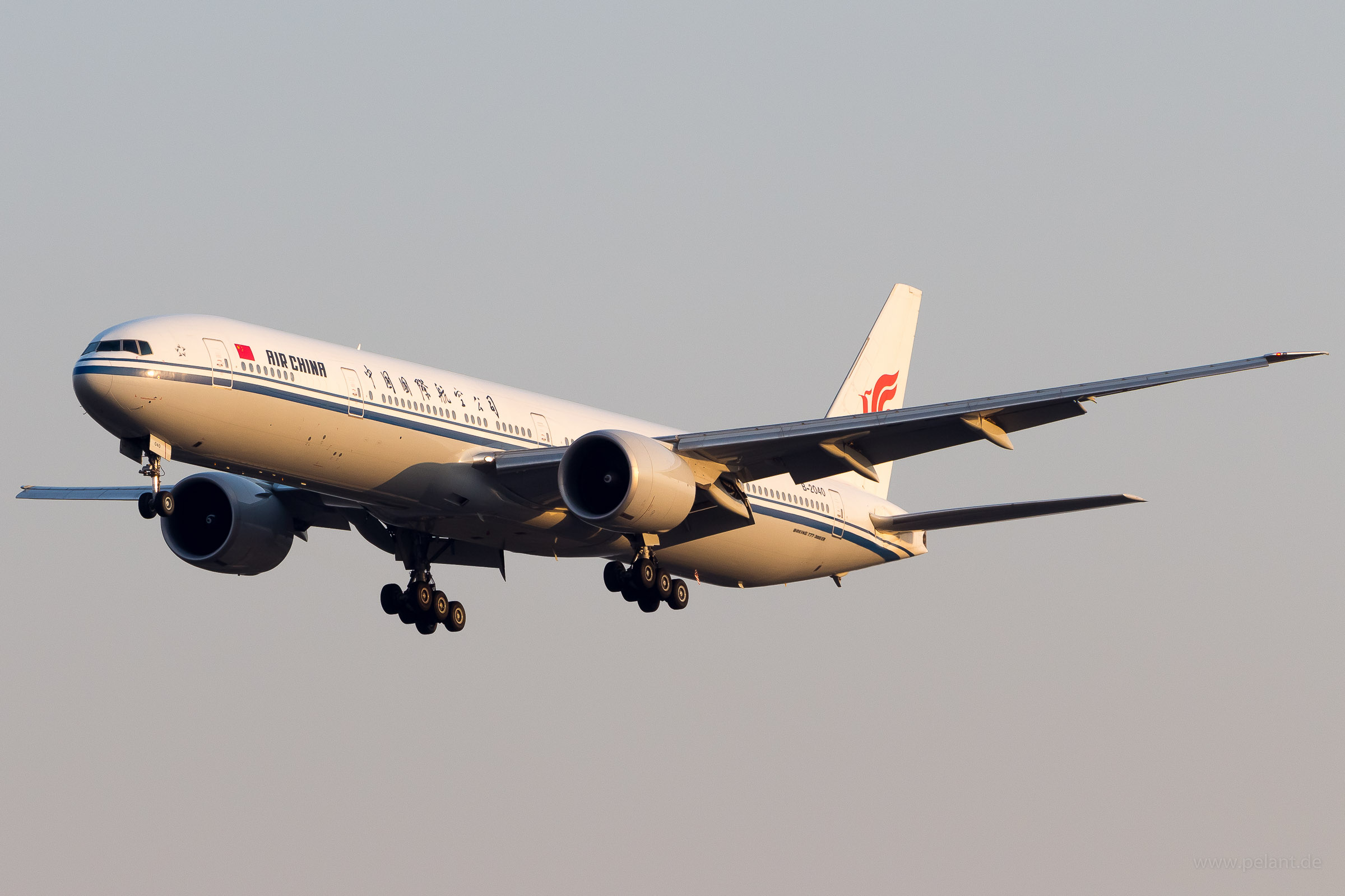 B-2040 Air China Boeing 777-39LER in Peking / PEK
