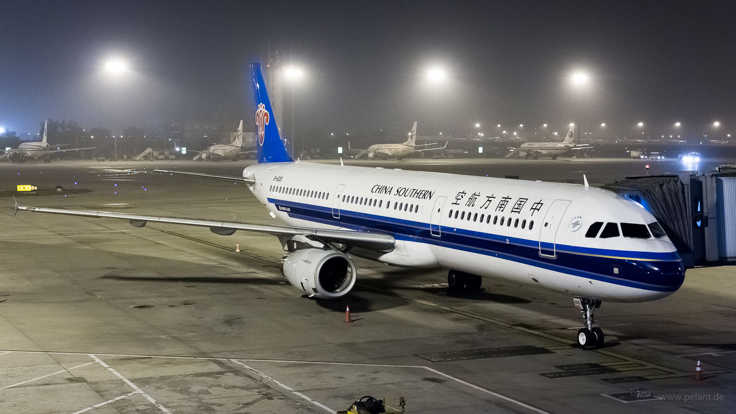 B-1605 China Southern Airbus A321-231 in Peking / PEK