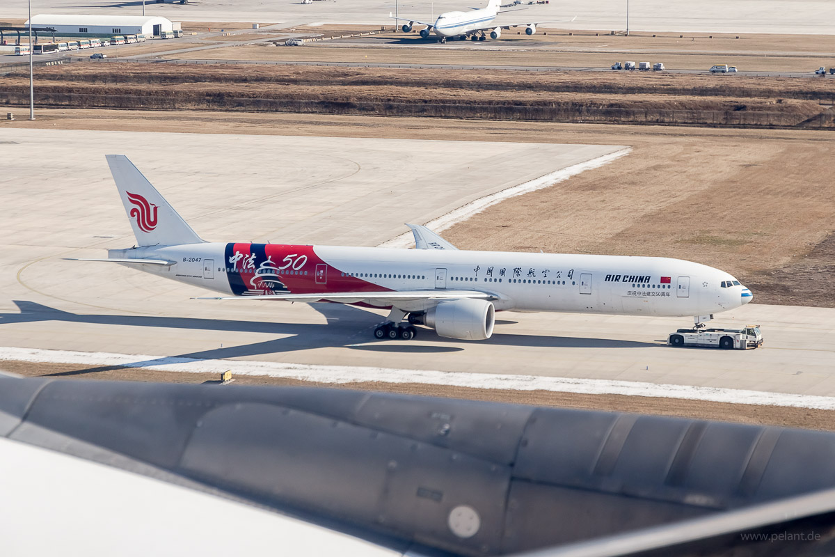 B-2047 Air China Boeing 777-39LER in Peking / PEK (50 Anniversaire Chine-France Livery)