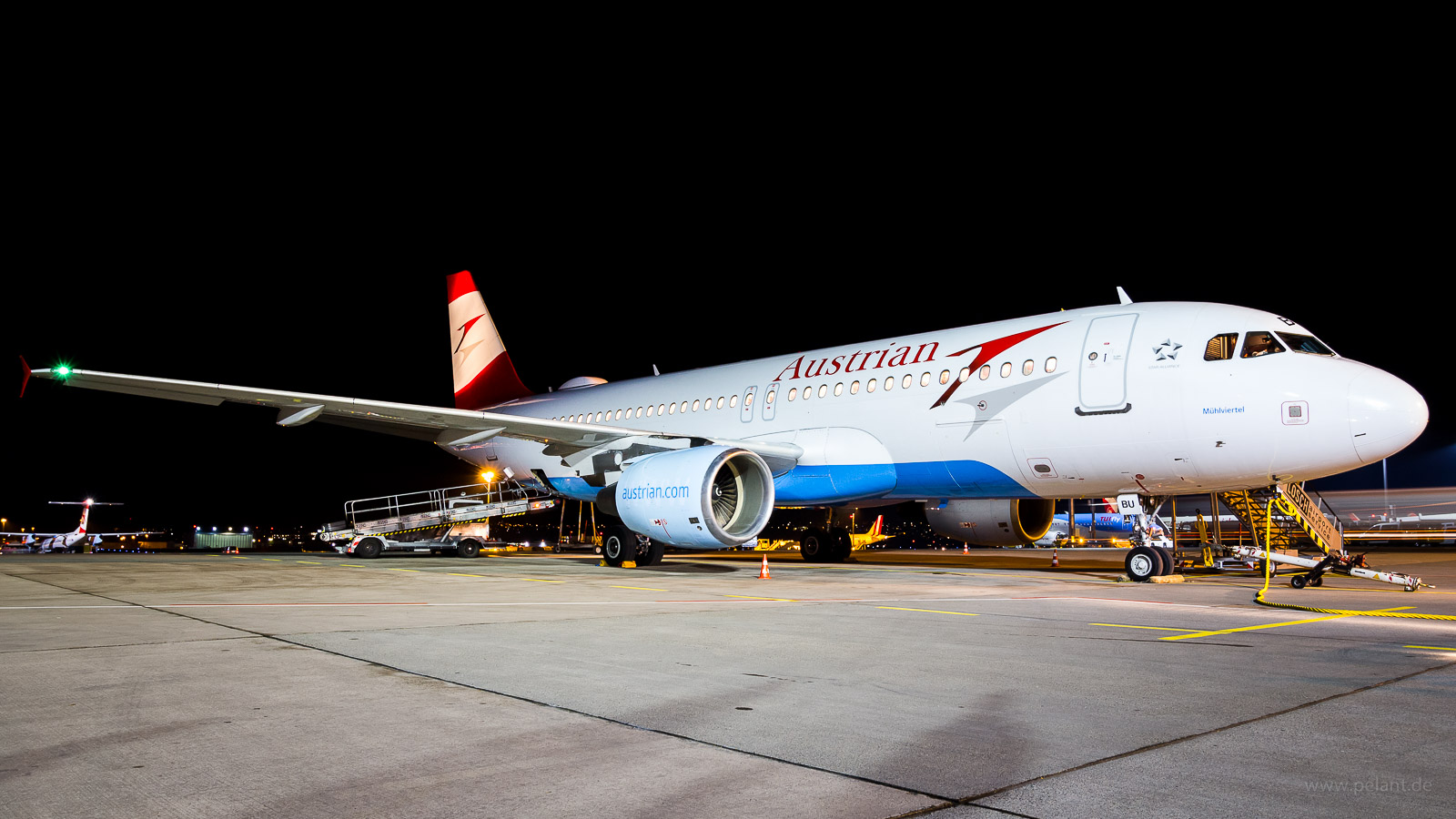 OE-LBU Austrian Airlines Airbus A320-214 in Stuttgart / STR