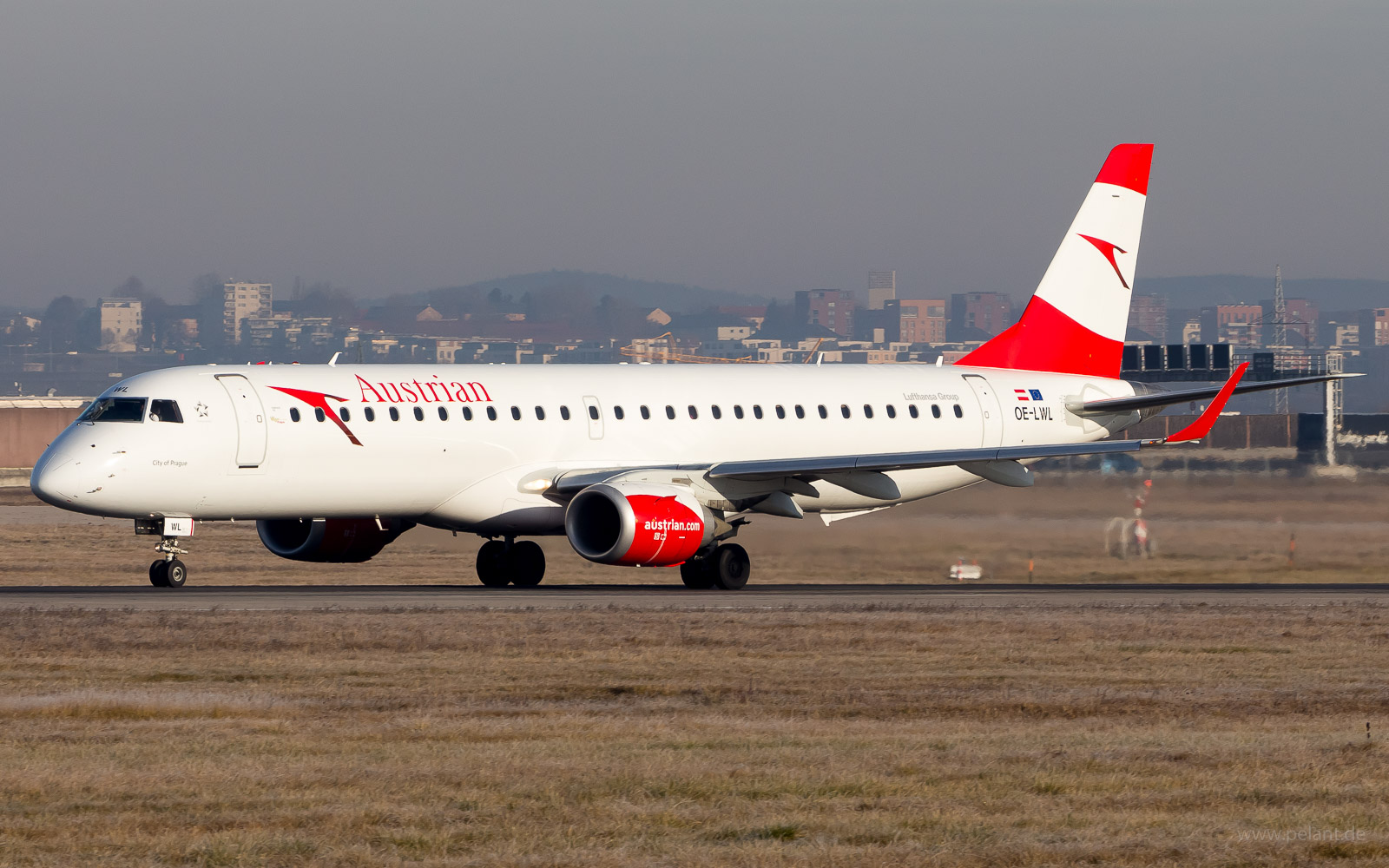 OE-LWL Austrian Airlines Embraer ERJ-195LR in Stuttgart / STR