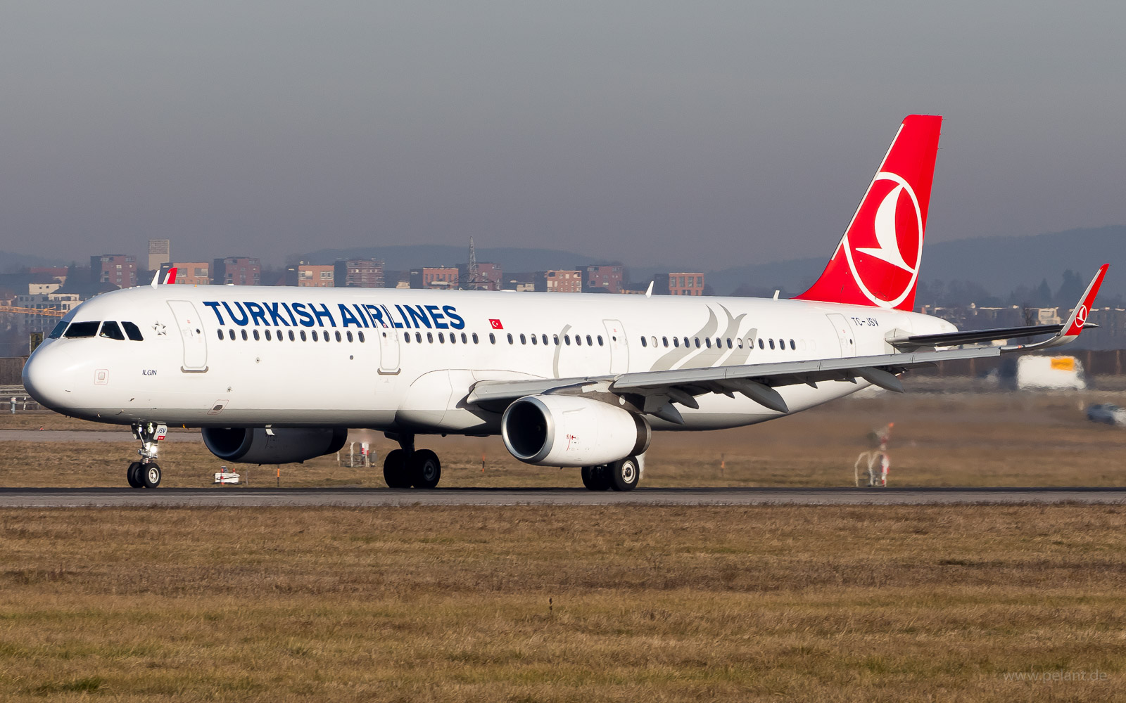 TC-JSV Turkish Airlines Airbus A321-231 in Stuttgart / STR