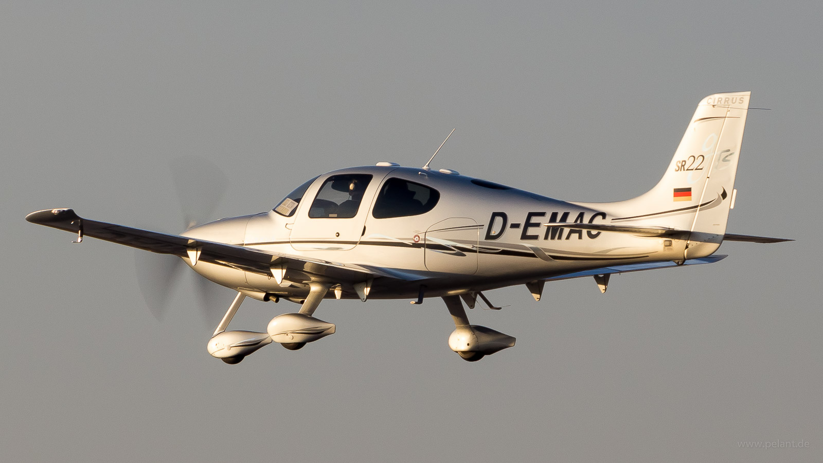 D-EMAC ? Cirrus SR-22 in Stuttgart / STR