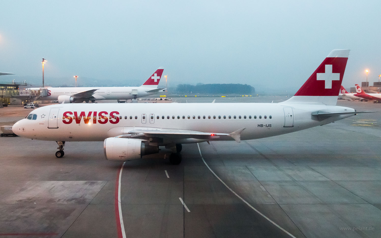 HB-IJS Swiss Airbus A320-214 in Zrich / ZRH