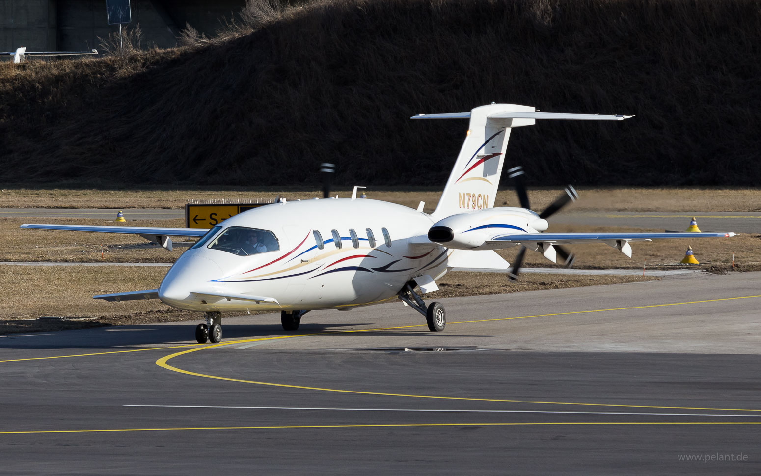 N79CN ? Piaggio P.180 Avanti in Sitten (Sion) / SIR