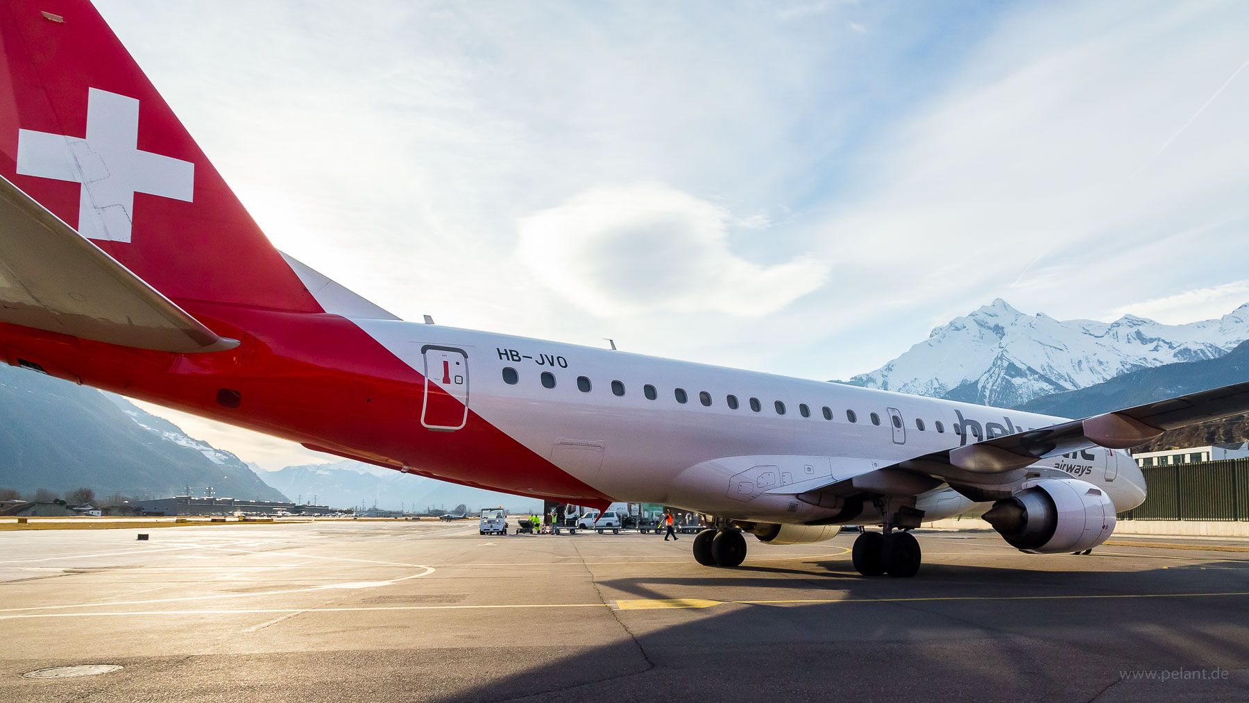 HB-JVO Helvetic Airways Embraer 190 in Sitten (Sion) / SIR