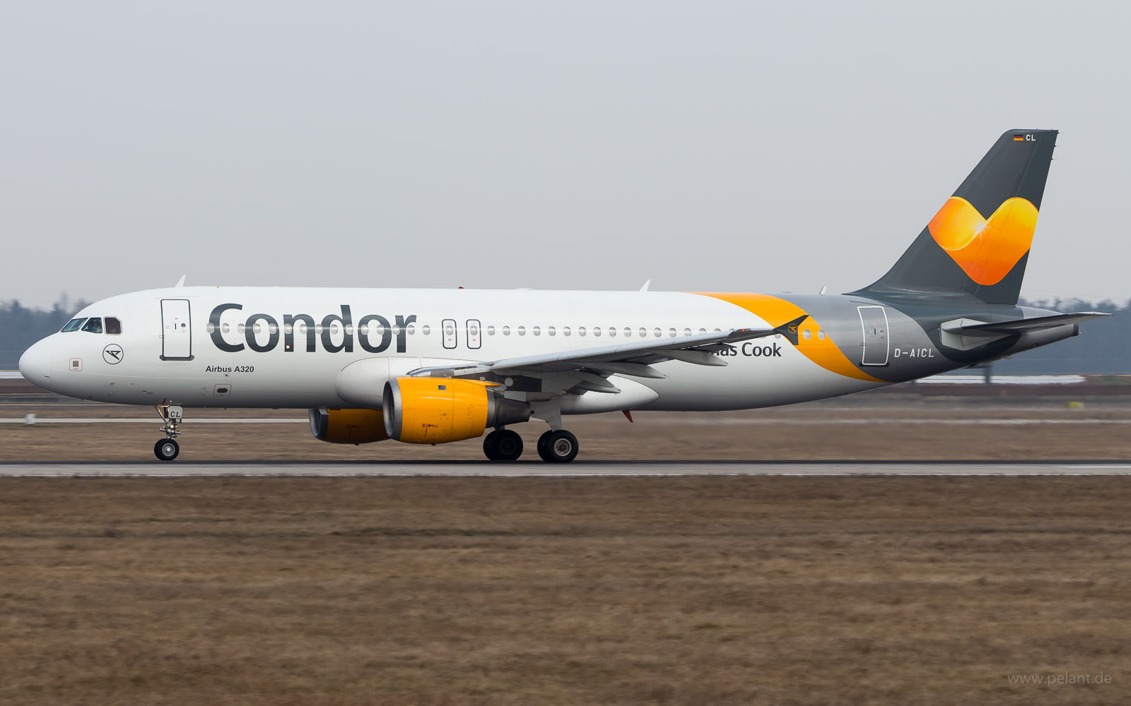 D-AICL Condor Airbus A320-212 in Stuttgart / STR