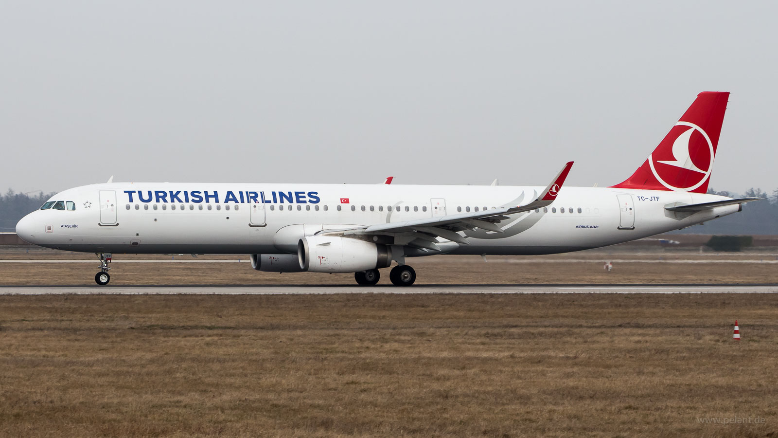 TC-JTF Turkish Airlines Airbus A321-231 in Stuttgart / STR