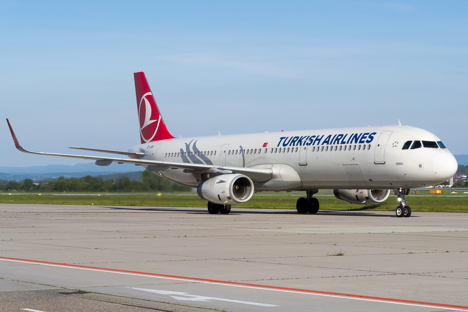 TC-JSG Turkish Airlines Airbus A321-231 in Stuttgart / STR