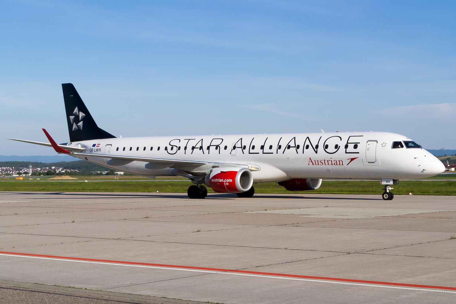 OE-LWH Austrian Airlines Embraer ERJ-195LR in Stuttgart / STR (Star Alliance Livery)