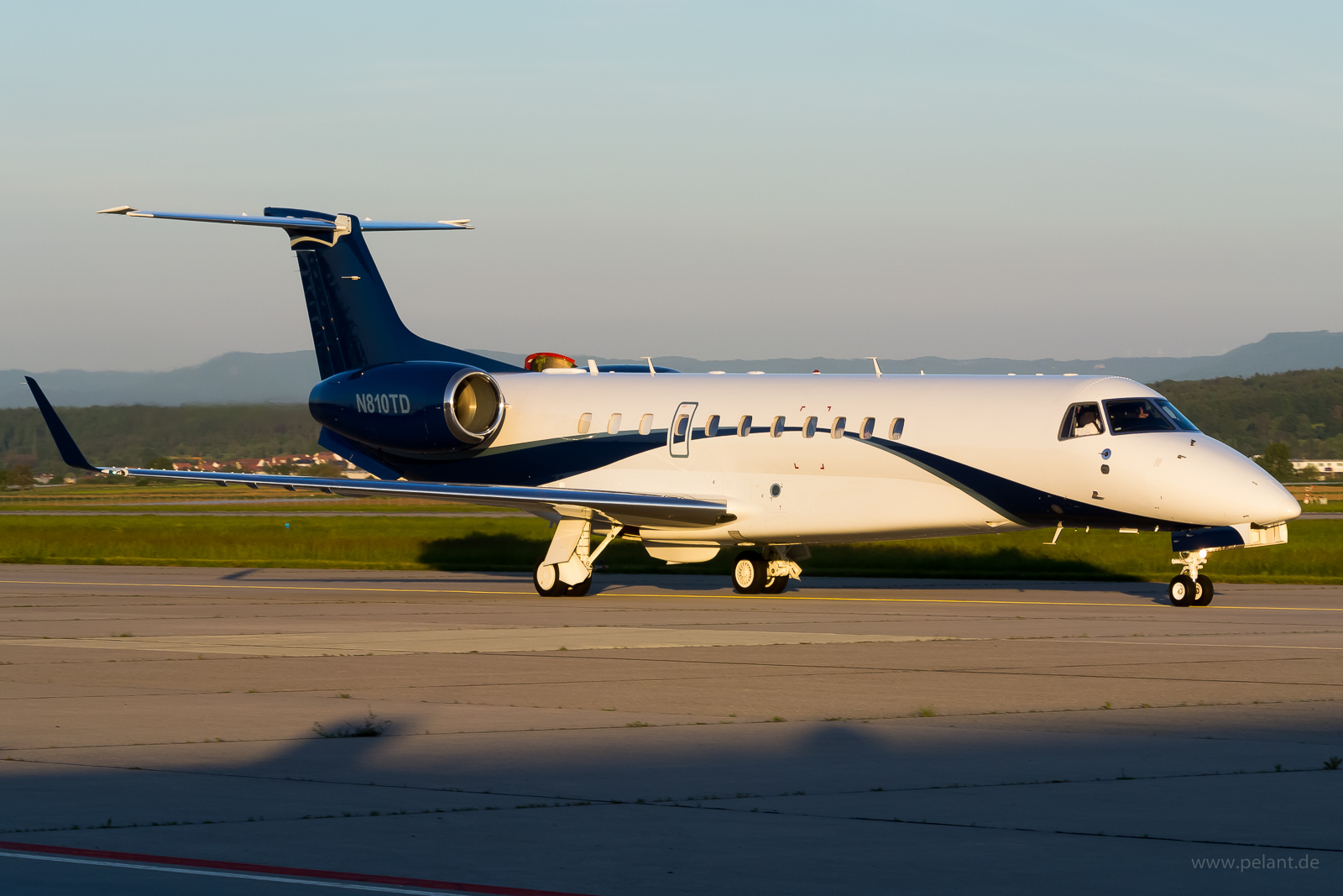 N810TD ? Embraer ERJ-135BJ Legacy 650 in Stuttgart / STR