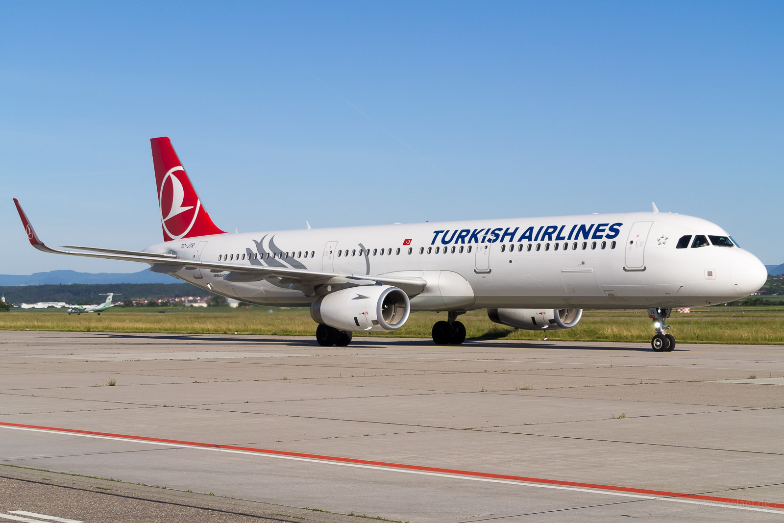 TC-JTR Turkish Airlines Airbus A321-231 in Stuttgart / STR