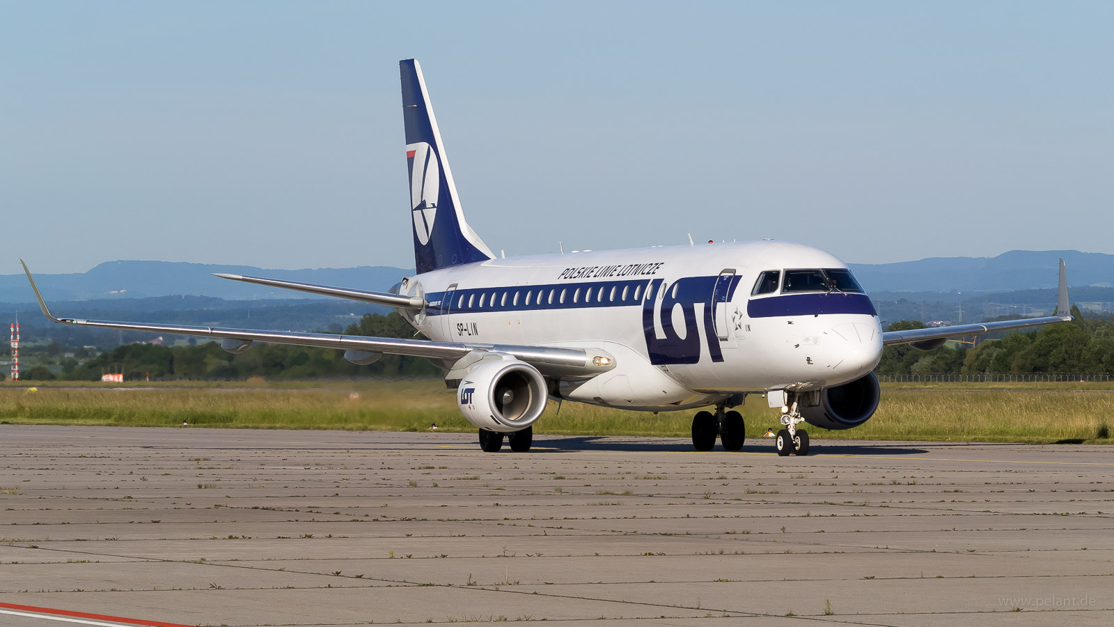 SP-LIN LOT Embraer ERJ-175LR in Stuttgart / STR