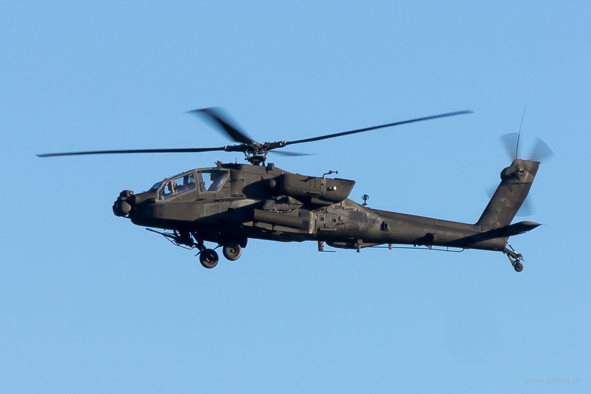 ? USAF, -Army etc. Boeing AH-64 Apache in Stuttgart / STR