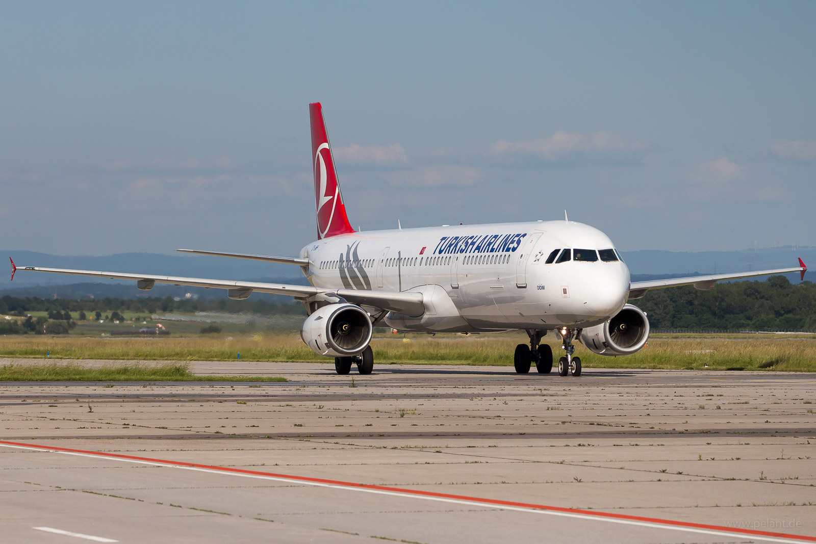 TC-JMH Turkish Airlines Airbus A321-231 in Stuttgart / STR