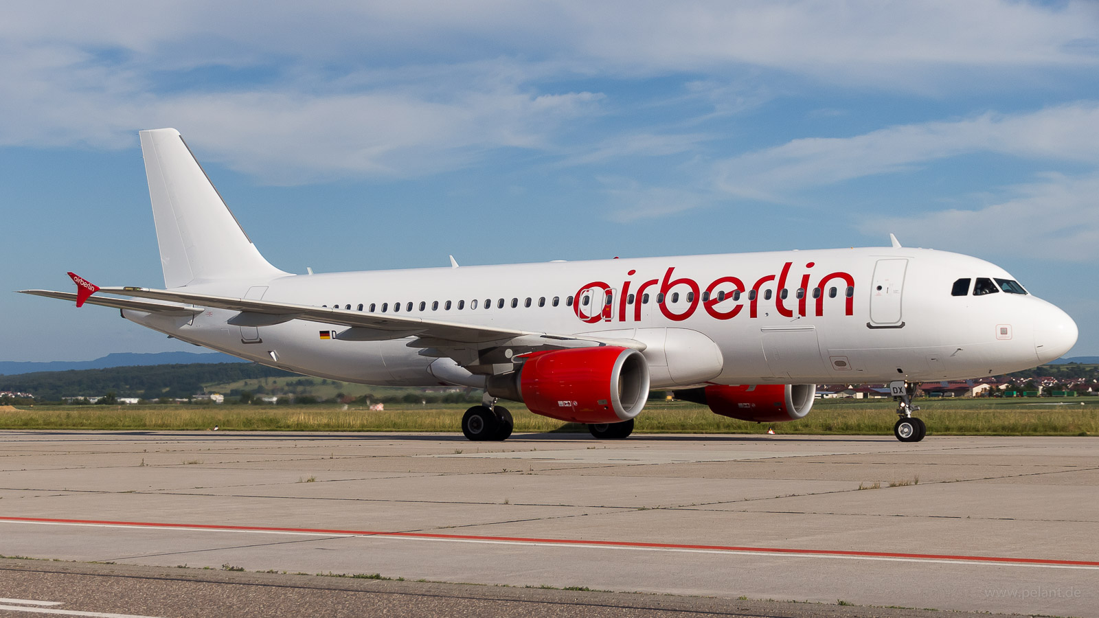 D-ABDX Air Berlin Airbus A320-214 in Stuttgart / STR