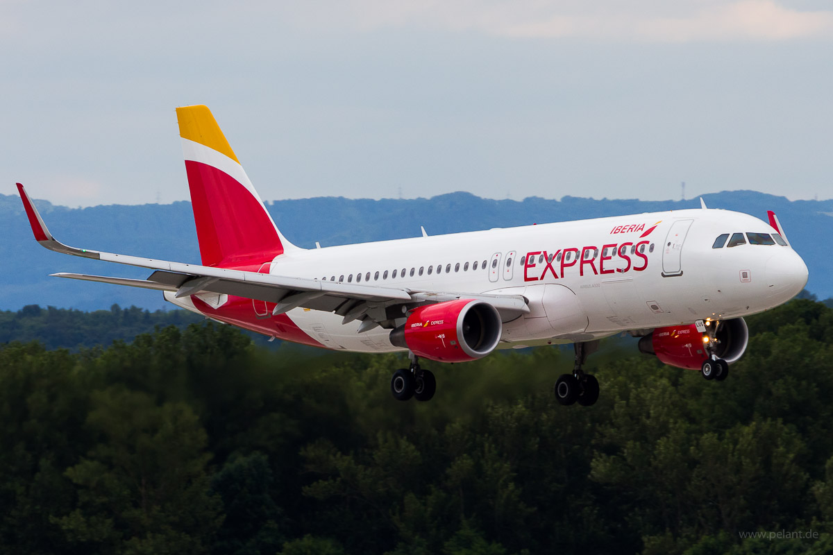 EC-LUS Iberia Express Airbus A320-216 in Stuttgart / STR