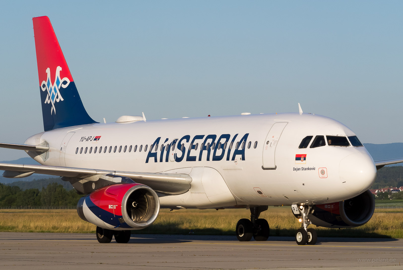 YU-APJ Air Serbia Airbus A319-132 in Stuttgart / STR