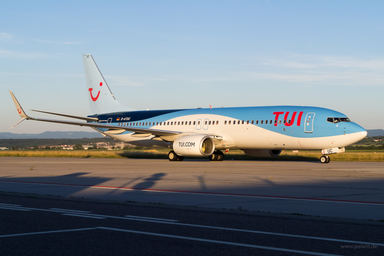 D-ATUC TUIfly Boeing 737-8K5 in Stuttgart / STR