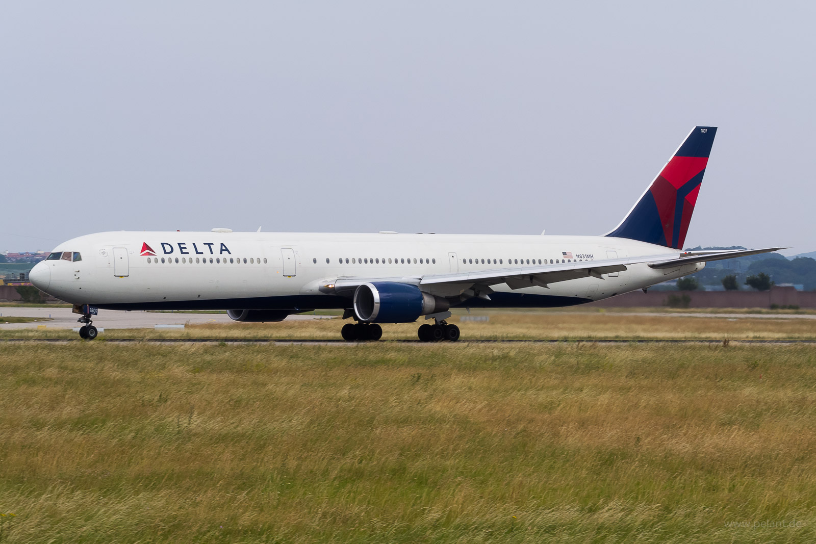 N831MH Delta Boeing 767-432ER in Stuttgart / STR