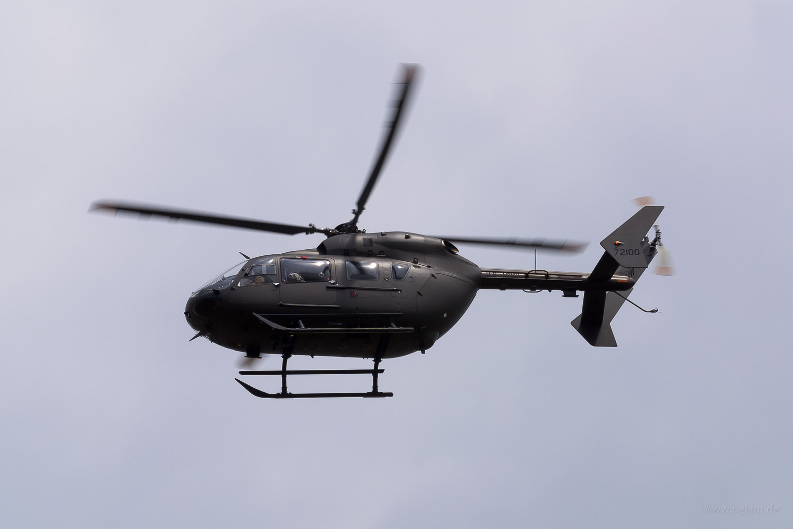 09-72100 USAF, -Army etc. UH-72A in Stuttgart / STR