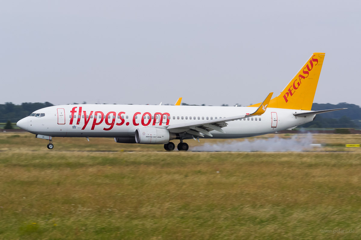 TC-IZI Pegasus Airlines Boeing 737-8GJ in Stuttgart / STR