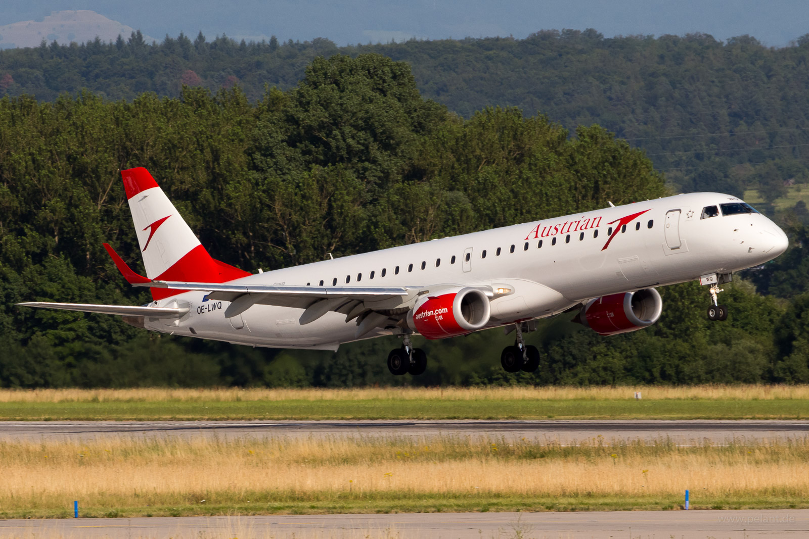 OE-LWQ Austrian Airlines Embraer ERJ-195LR in Stuttgart / STR