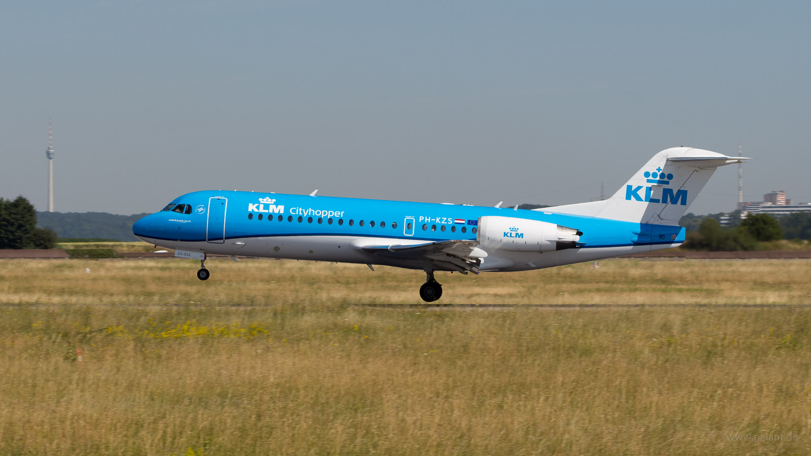 PH-KZS KLM cityhopper Fokker 70 in Stuttgart / STR