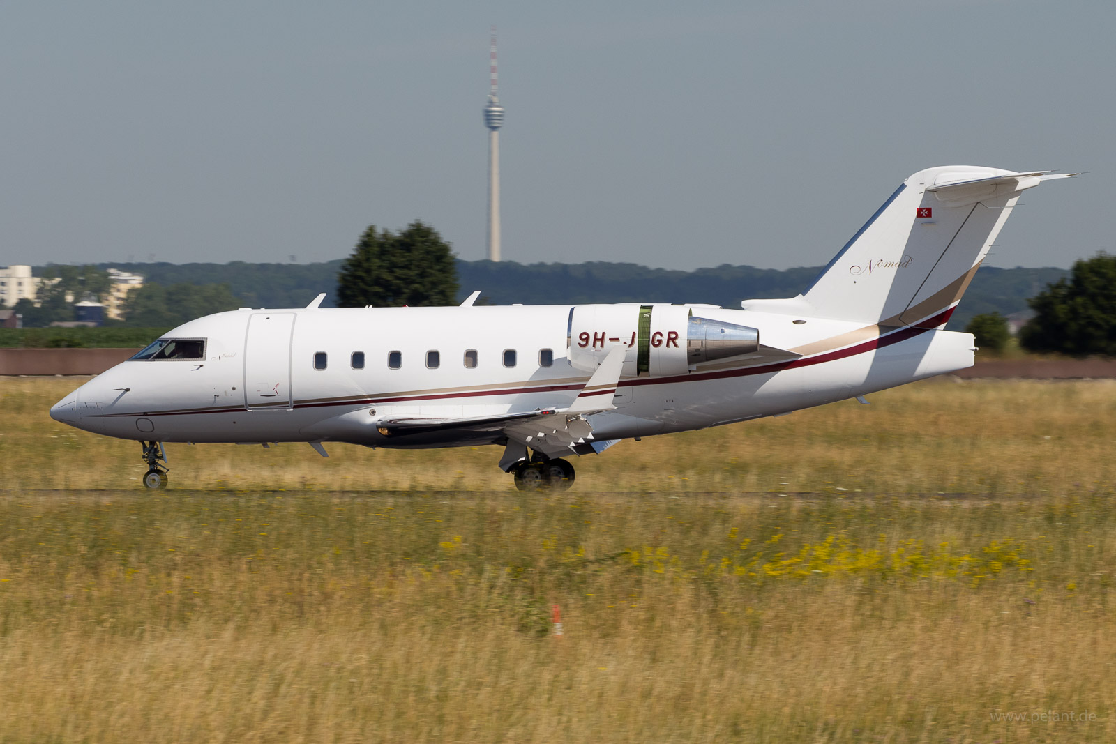 9H-JGR Nomad Aviation Challenger 604 in Stuttgart / STR