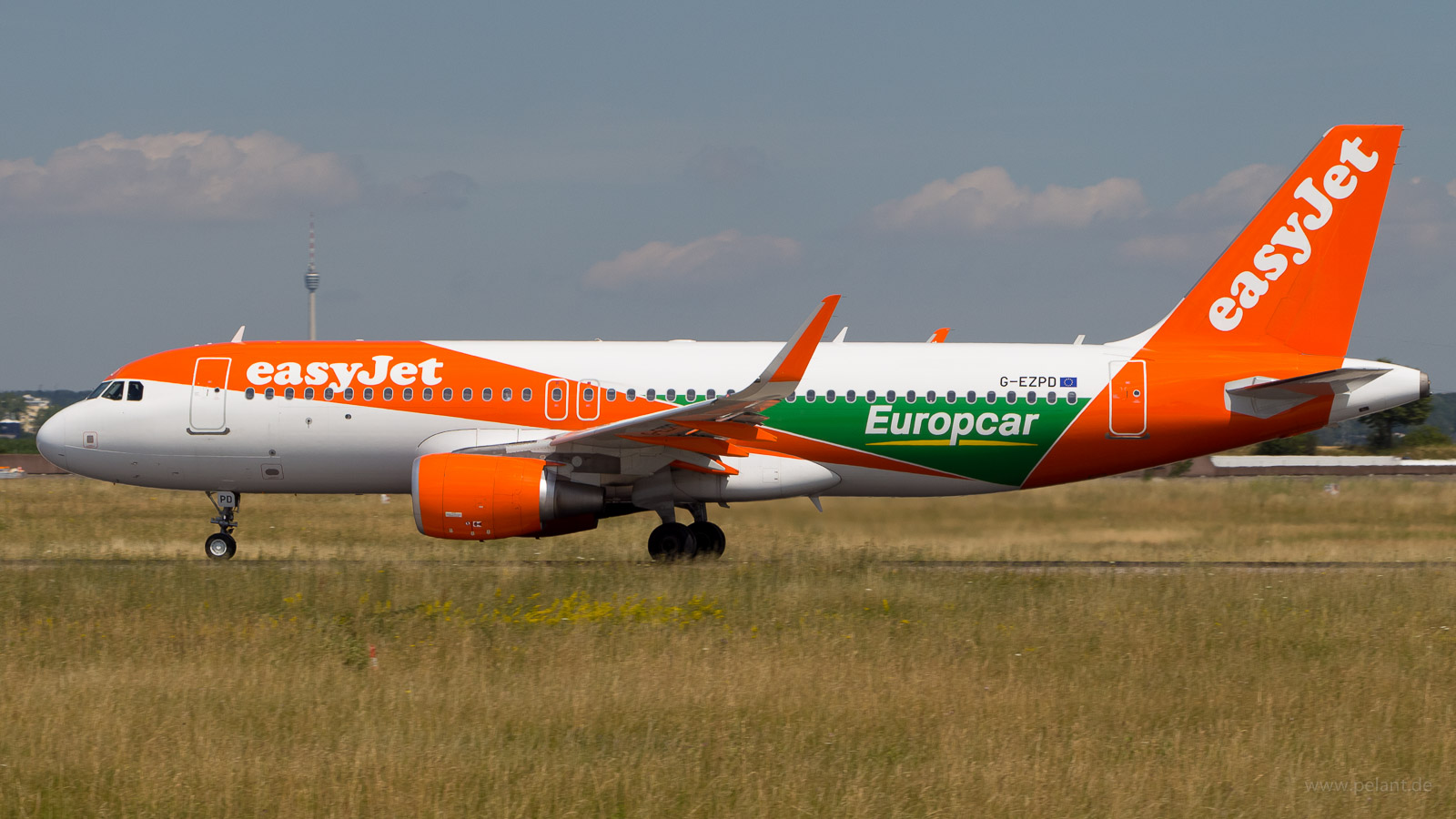 G-EZPD easyJet Airbus A320-214 in Stuttgart / STR (Europcar Livery)