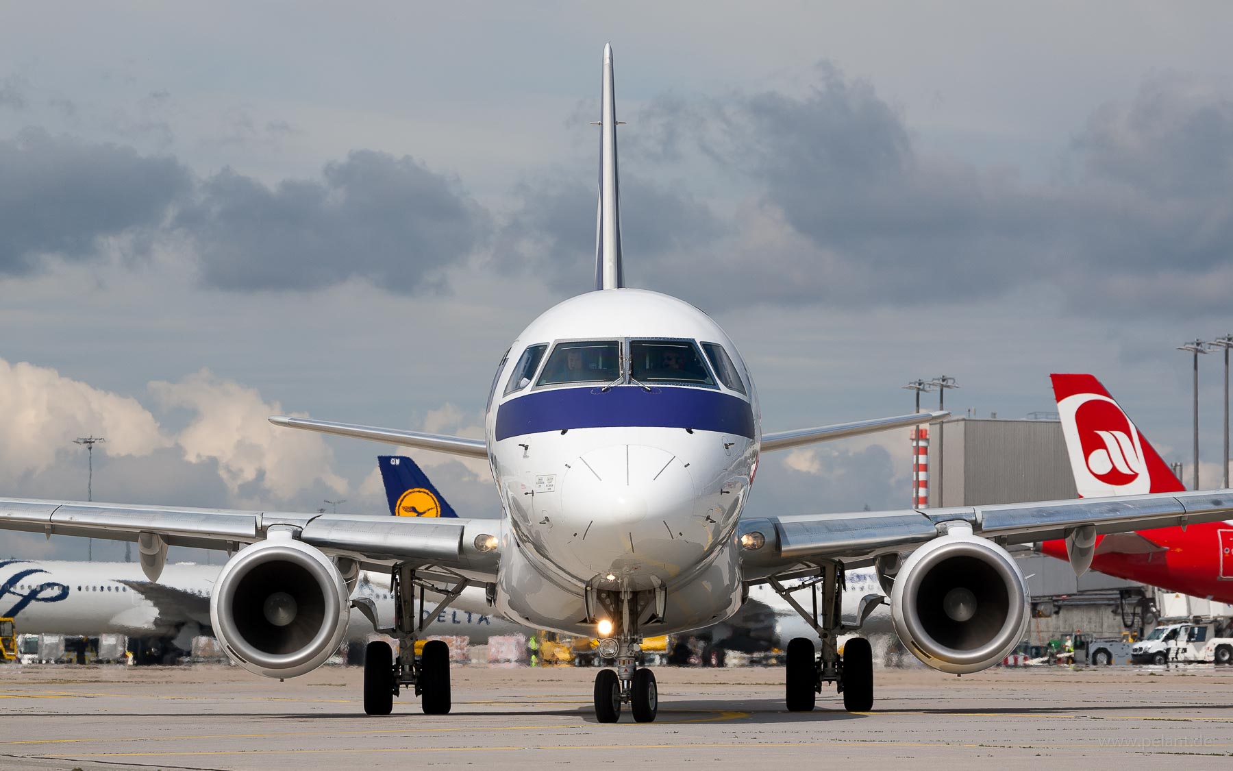 SP-LIO LOT Embraer ERJ-175LR in Stuttgart / STR