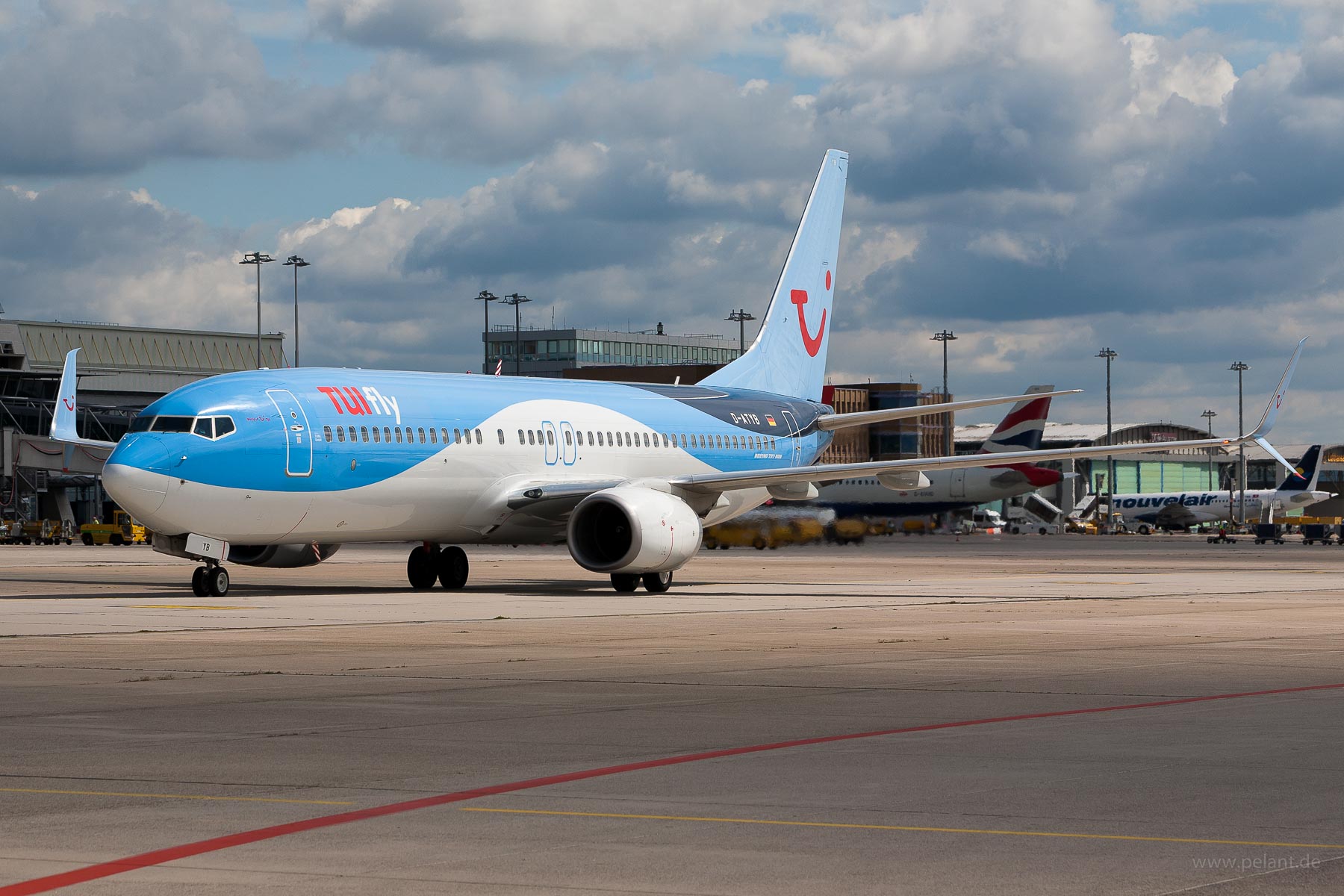 D-ATYB TUIfly Boeing 737-8K5 in Stuttgart / STR