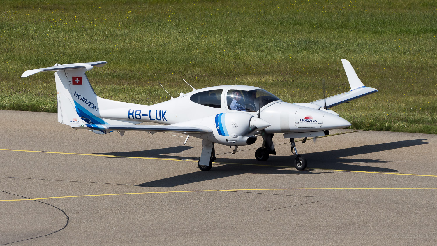 HB-LUK ? Diamond DA42 Twin Star in Friedrichshafen / FDH