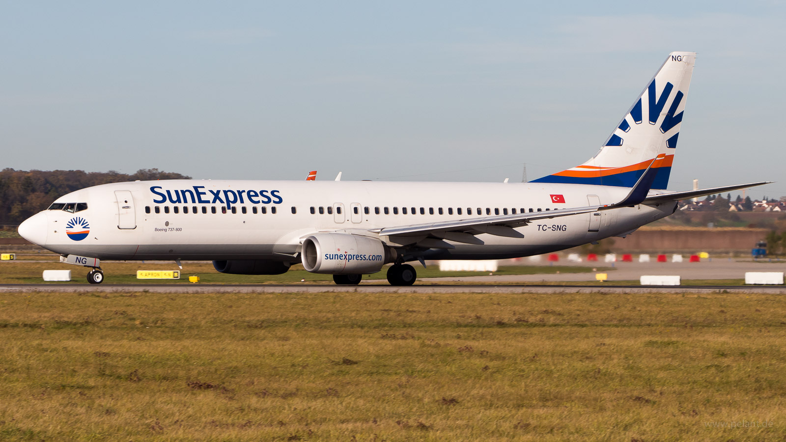 TC-SNG SunExpress Boeing 737-8HC in Stuttgart / STR