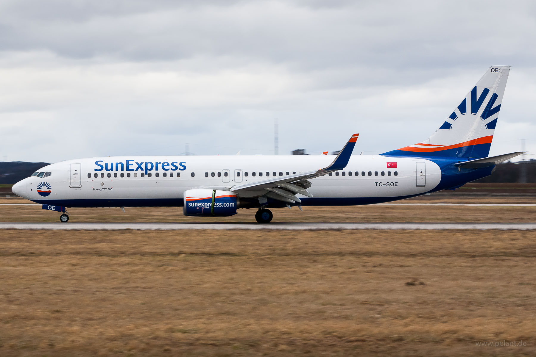 TC-SOE SunExpress Boeing 737-8HC in Stuttgart / STR