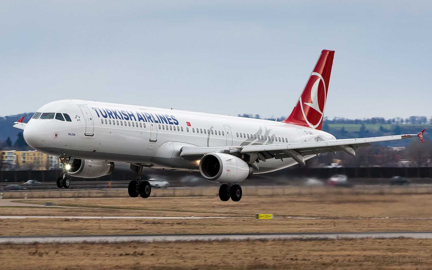 TC-JRH Turkish Airlines Airbus A321-231 in Stuttgart / STR