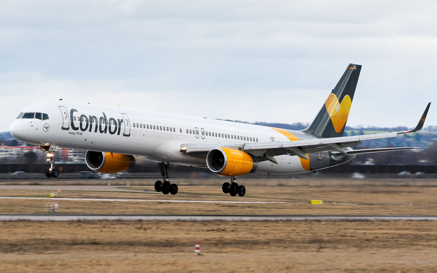 D-ABOH Condor Boeing 757-330 in Stuttgart / STR