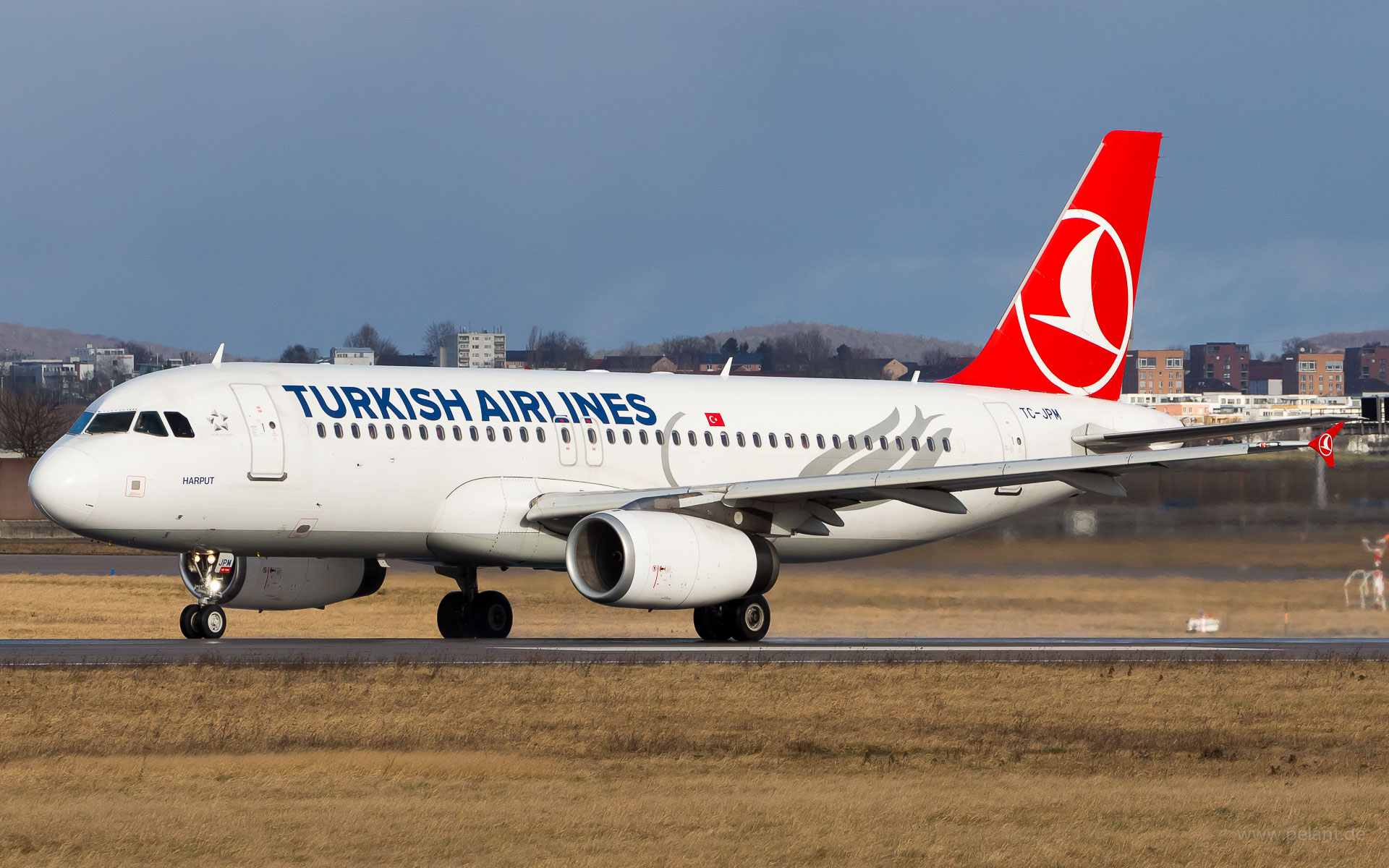 TC-JPM Turkish Airlines Airbus A320-232 in Stuttgart / STR
